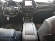 ✅ 2021 Toyota Highlander XLE • VIN: 5TDGZRAH0MS515841 • Lot: 91574055. Listed on Copart with 104,491 mi. Free auction sales archive from the USA and detailed vehicle history report at DreamBid. Image 8.