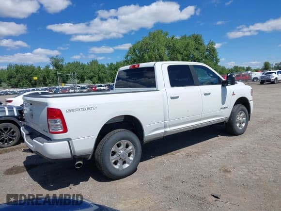 ✅ 2024 Ram 2500 Big Horn • VIN: 3C6UR5DLXRG322170 • Lot: 42282198. Listed on IAAI with 8,914 mi. Free auction sales archive from the USA and detailed vehicle history report at DreamBid. Image 4.
