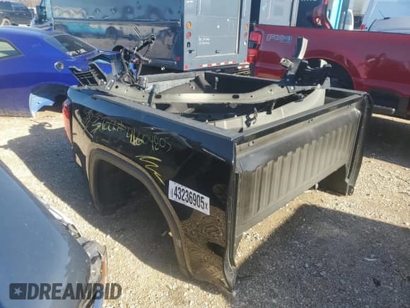 ✅ 2018 Chevrolet Silverado 1500 • VIN: N0V1N0NPART • Лот: 43236905. Опубликован ранее на Copart с пробегом Не указан. Бесплатный доступ к архиву аукционных продаж из США и подробный отчёт об истории автомобиля на DreamBid. Изображение 4.