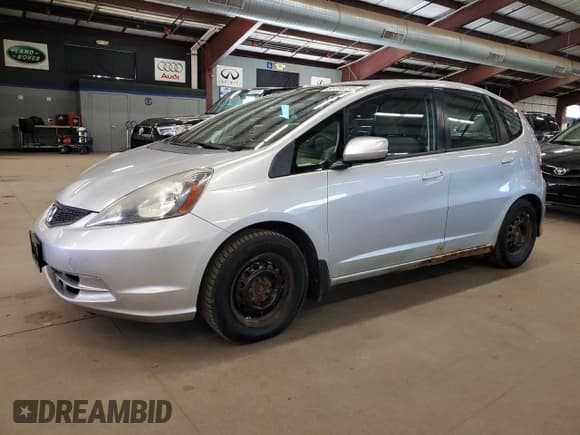 ✅ 2013 Honda Fit • VIN: JHMGE8G36DC063122 • Lot: 85730215. Wystawiony na Copart z przebiegiem 80 274 mil. Bezpłatny archiwum sprzedaży aukcyjnych z USA i szczegółowy raport historii pojazdu na DreamBid. Zdjęcie 1.