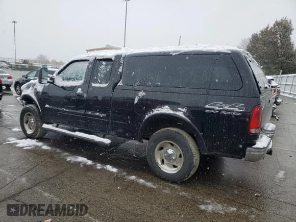 ✅ 2000 Ford F-150 XL • VIN: 1FTRX18L3YNB97512 • Lot: 91946045. Listed on Copart with 218,352 mi. Free auction sales archive from the USA and detailed vehicle history report at DreamBid. Image 2.