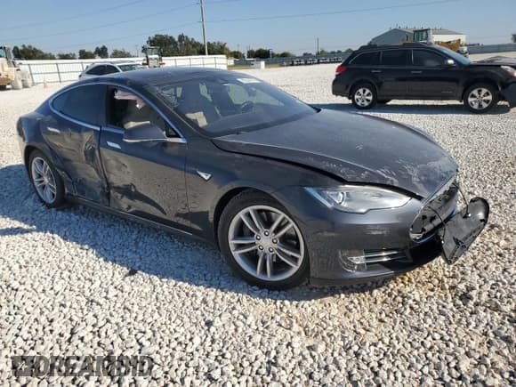 ✅ 2015 Tesla Model S 85D • VIN: 5YJSA1E20FF110997 • Lot: 82544995. Listed on Copart with 80,055 mi. Free auction sales archive from the USA and detailed vehicle history report at DreamBid. Image 4.