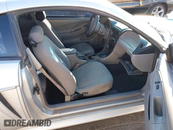 ✅ 2000 Ford Mustang • VIN: 1FAFP4046YF302634 • Лот: 43552678. Опубликован ранее на IAAI с пробегом 216 260 миль. Бесплатный доступ к архиву аукционных продаж из США и подробный отчёт об истории автомобиля на DreamBid. Изображение 5.