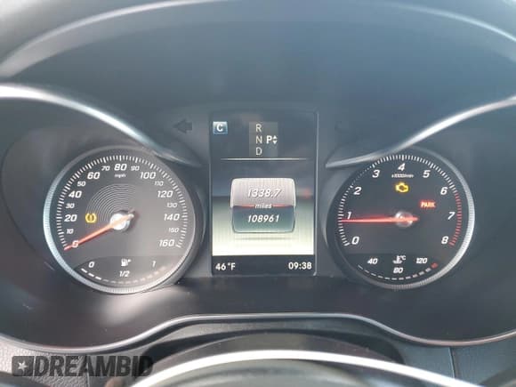 ✅ 2017 Mercedes-Benz GLC 300 • VIN: WDC0G4JB6HF133142 • Lot: 89716515. Wystawiony na Copart z przebiegiem 108 961 mil. Bezpłatny archiwum sprzedaży aukcyjnych z USA i szczegółowy raport historii pojazdu na DreamBid. Zdjęcie 9.