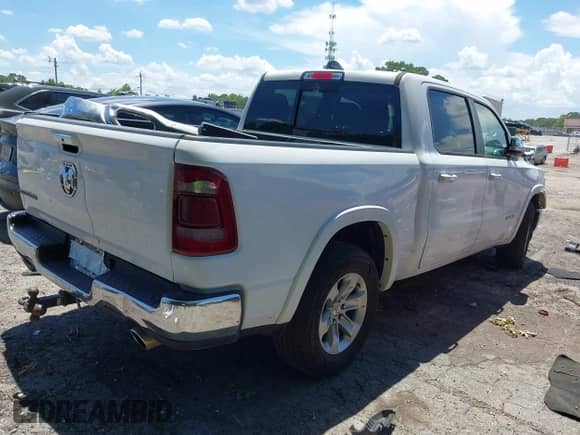 2022 Ram 1500 Laramie z VIN 1C6RREJT0NN230819, wystawiony jako IAAI lot #42696871 z przebiegiem 98 170 mil mil oraz . Historia ofert i sprzedaży dostępna na DreamBid. Obrazek 4.