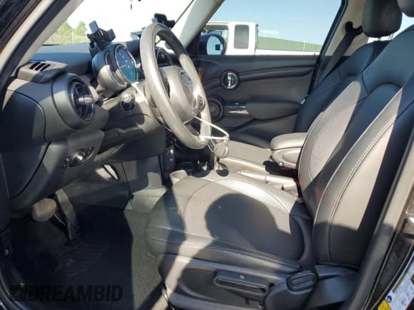 ✅ 2020 MINI Hardtop 4 Door Cooper • VIN: WMWXU7C0XL2M59565 • Lot: 66477545. Wystawiony na Copart z przebiegiem 38 651 mil. Bezpłatny archiwum sprzedaży aukcyjnych z USA i szczegółowy raport historii pojazdu na DreamBid. Zdjęcie 7.