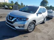 ✅ 2019 Nissan Rogue SV • VIN: JN8AT2MV5KW399800 • Lot: 43478469. Wystawiony na IAAI z przebiegiem 33 468 mil. Bezpłatny archiwum sprzedaży aukcyjnych z USA i szczegółowy raport historii pojazdu na DreamBid. Zdjęcie 2.