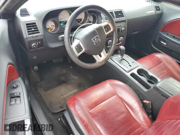 ✅ 2013 Dodge Challenger Rallye Redline • VIN: 2C3CDYAG6DH524612 • Lot: 43783305. Wystawiony na Copart z przebiegiem 142 971 mil. Bezpłatny archiwum sprzedaży aukcyjnych z USA i szczegółowy raport historii pojazdu na DreamBid. Zdjęcie 8.