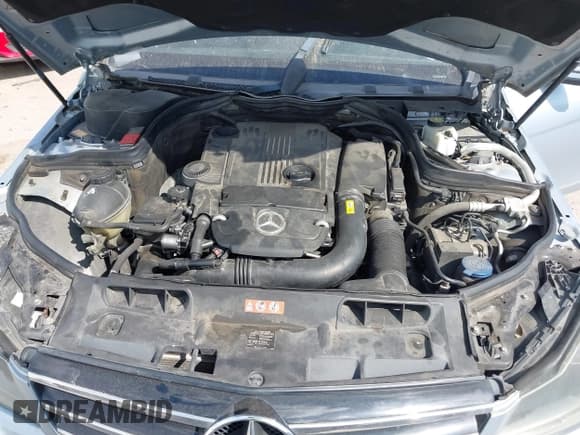 ✅ 2014 Mercedes-Benz C 250 Sport • VIN: WDDGF4HB4EG245351 • Lot: 43408611. Wystawiony na IAAI z przebiegiem 133 905 mil. Bezpłatny archiwum sprzedaży aukcyjnych z USA i szczegółowy raport historii pojazdu na DreamBid. Zdjęcie 10.