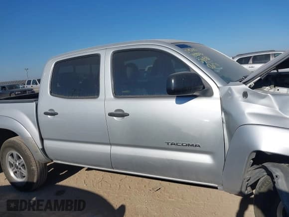 ✅ 2010 Toyota Tacoma PreRunner • VIN: 3TMJU4GN7AM106171 • Lot: 43634135. Listed on IAAI with 321,685 mi. Free auction sales archive from the USA and detailed vehicle history report at DreamBid. Image 14.