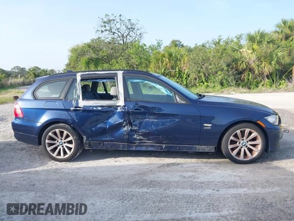 ✅ 2011 BMW 3 Series 328i xDrive • VIN: WBAUU3C50BA542420 • Lot: 42463583. Listed on IAAI with 140,053 mi. Free auction sales archive from the USA and detailed vehicle history report at DreamBid. Image 13.