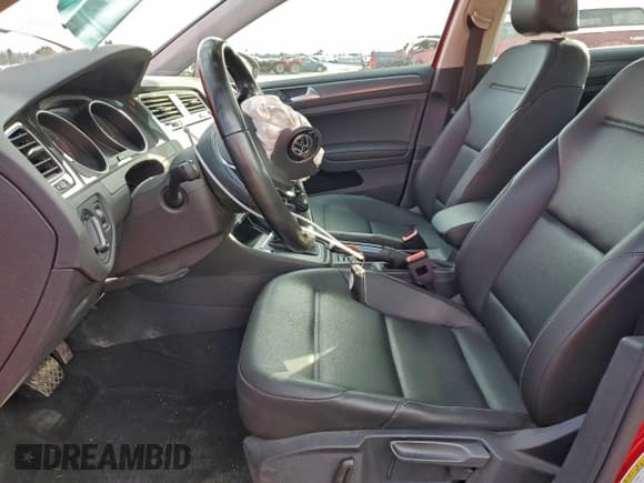 ✅ 2019 Volkswagen Golf S • VIN: 3VWG57AU9KM023848 • Lot: 94238885. Wystawiony na Copart z przebiegiem 60 640 mil. Bezpłatny archiwum sprzedaży aukcyjnych z USA i szczegółowy raport historii pojazdu na DreamBid. Zdjęcie 7.