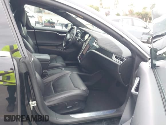 ✅ 2017 Tesla Model S 60 • VIN: 5YJSA1E17HF192897 • Лот: 43267773. Опубликован ранее на IAAI с пробегом 126 266 миль. Бесплатный доступ к архиву аукционных продаж из США и подробный отчёт об истории автомобиля на DreamBid. Изображение 5.