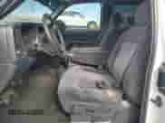 2001 Chevrolet Silverado 1500 LT z VIN 1GCEC19T61Z196121, wystawiony jako Copart lot #52824795 z przebiegiem 201 224 mil mil oraz Szkoda całkowita • Salvage title. Historia ofert i sprzedaży dostępna na DreamBid. Obrazek 7.