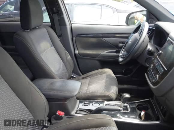 2018 Mitsubishi Outlander SE with VIN JA4AD3A38JZ018658, listed as a IAAI auction lot 43073998 with 118,207 mi miles and . Bid and sale history available at DreamBid. Image 5.