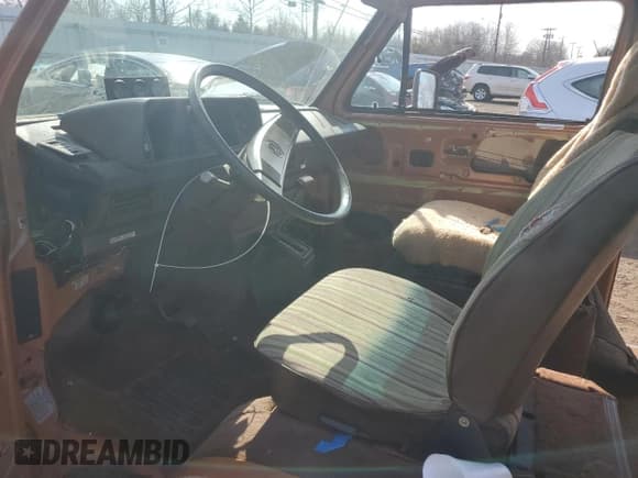 ✅ 1982 Volkswagen Vanagon • VIN: WV2ZA0250CH009544 • Lot: 48656665. Wystawiony na Copart z przebiegiem 93 056 mil. Bezpłatny archiwum sprzedaży aukcyjnych z USA i szczegółowy raport historii pojazdu na DreamBid. Zdjęcie 7.