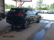 ✅ 2017 Nissan Rogue SL • VIN: JN8AT2MT6HW130793 • Lot: 42710886. Listed on IAAI with 121,159 mi. Free auction sales archive from the USA and detailed vehicle history report at DreamBid. Image 4.