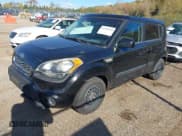 ✅ 2012 Kia Soul • VIN: KNDJT2A56C7476959 • Lot: 43581454. Wystawiony na IAAI z przebiegiem 125 161 mil. Bezpłatny archiwum sprzedaży aukcyjnych z USA i szczegółowy raport historii pojazdu na DreamBid. Zdjęcie 2.