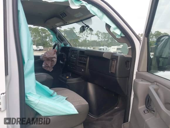 2018 Chevrolet Express Passenger LT z VIN 1GAZGPFG8J1250980, wystawiony jako IAAI lot #41346087 z przebiegiem Nie podano mil oraz . Historia ofert i sprzedaży dostępna na DreamBid. Obrazek 5.