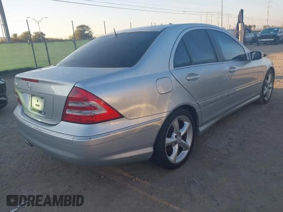 ✅ 2006 Mercedes-Benz C 230 Sport • VIN: WDBRF52H56A856112 • Лот: 43620035. Опубликован ранее на IAAI с пробегом Не указан. Бесплатный доступ к архиву аукционных продаж из США и подробный отчёт об истории автомобиля на DreamBid. Изображение 4.