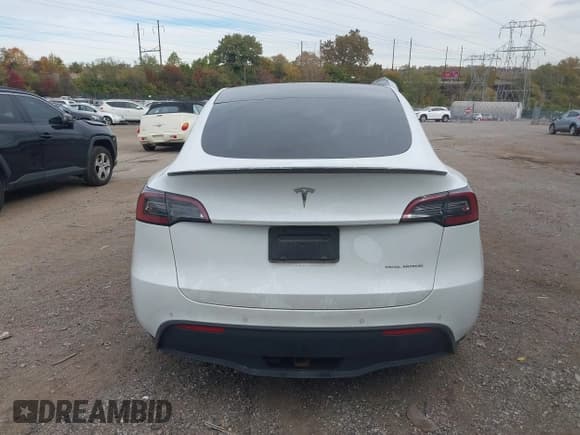 ✅ 2022 Tesla Model Y Long Range • VIN: 7SAYGAEEXNF515060 • Lot: 43556257. Wystawiony na IAAI z przebiegiem 91 271 mil. Bezpłatny archiwum sprzedaży aukcyjnych z USA i szczegółowy raport historii pojazdu na DreamBid. Zdjęcie 17.