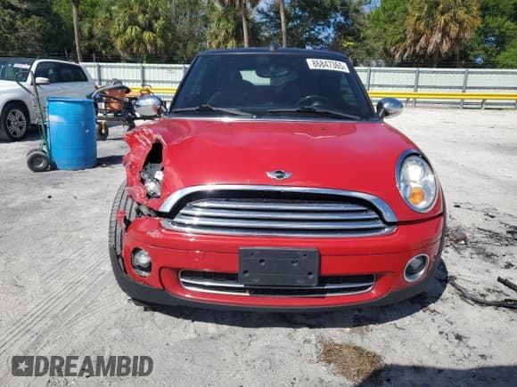 ✅ 2010 MINI Convertible • VIN: WMWMR3C55ATU97401 • Lot: 86847365. Wystawiony na Copart z przebiegiem 148 253 mil. Bezpłatny archiwum sprzedaży aukcyjnych z USA i szczegółowy raport historii pojazdu na DreamBid. Zdjęcie 5.
