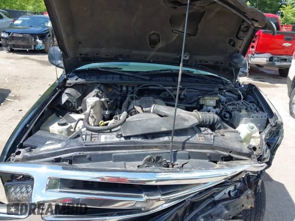 1995 Chevrolet Blazer z VIN 1GNCS13W7S2122608, wystawiony jako IAAI lot #42658439 z przebiegiem 155 640 mil mil oraz . Historia ofert i sprzedaży dostępna na DreamBid. Obrazek 10.