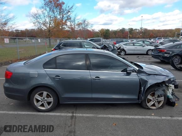 ✅ 2013 Volkswagen Jetta TDI w/Premium/Nav • VIN: 3VWLL7AJ5DM274329 • Лот: 43595443. Опубликован ранее на IAAI с пробегом 152 126 миль. Бесплатный доступ к архиву аукционных продаж из США и подробный отчёт об истории автомобиля на DreamBid. Изображение 13.
