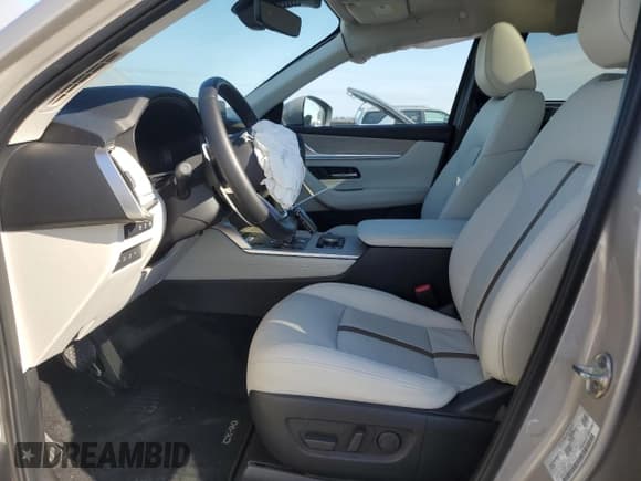 ✅ 2025 Mazda CX-90 Premium Plus Package • VIN: JM3KKEHA6S1235620 • Lot: 92631255. Wystawiony na Copart z przebiegiem 3 493 mil. Bezpłatny archiwum sprzedaży aukcyjnych z USA i szczegółowy raport historii pojazdu na DreamBid. Zdjęcie 7.