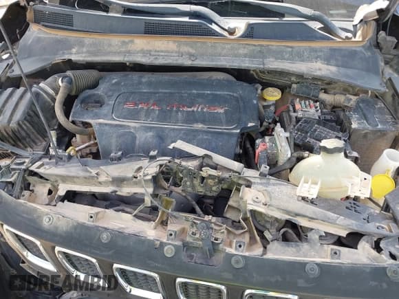 ✅ 2018 Jeep Compass Latitude • VIN: 3C4NJCBB9JT106129 • Lot: 43093766. Wystawiony na IAAI z przebiegiem 135 812 mil. Bezpłatny archiwum sprzedaży aukcyjnych z USA i szczegółowy raport historii pojazdu na DreamBid. Zdjęcie 10.