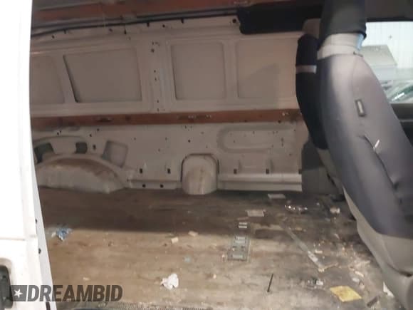 ✅ 2011 Ford Econoline Cargo Commercial • VIN: 1FTNE1EW5BDB01167 • Лот: 41226859. Опубликован ранее на IAAI с пробегом 248 606 миль. Бесплатный доступ к архиву аукционных продаж из США и подробный отчёт об истории автомобиля на DreamBid. Изображение 8.