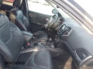 ✅ 2019 Jeep Cherokee Limited • VIN: 1C4PJMDX7KD135580 • Lot: 43827245. Wystawiony na IAAI z przebiegiem 101 127 mil. Bezpłatny archiwum sprzedaży aukcyjnych z USA i szczegółowy raport historii pojazdu na DreamBid. Zdjęcie 5.