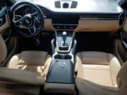 ✅ 2021 Porsche Cayenne GTS • VIN: WP1AG2AY4MDA33340 • Lot: 63009243. Wystawiony na Copart z przebiegiem 54 746 mil. Bezpłatny archiwum sprzedaży aukcyjnych z USA i szczegółowy raport historii pojazdu na DreamBid. Zdjęcie 8.