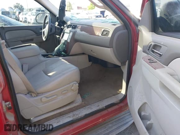 ✅ 2013 Chevrolet Tahoe LT • VIN: 1GNSCBE04DR327966 • Lot: 42100794. Wystawiony na IAAI z przebiegiem 208 088 mil. Bezpłatny archiwum sprzedaży aukcyjnych z USA i szczegółowy raport historii pojazdu na DreamBid. Zdjęcie 5.