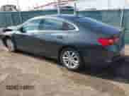 2018 Chevrolet Malibu LT z VIN 1G1ZD5ST7JF166538, wystawiony jako IAAI lot #43454660 z przebiegiem 46 901 mil mil oraz . Historia ofert i sprzedaży dostępna na DreamBid. Obrazek 3.