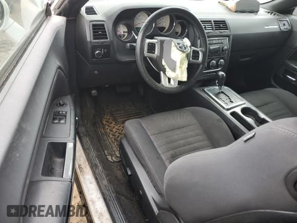 ✅ 2013 Dodge Challenger SXT • VIN: 2C3CDYAG4DH530537 • Lot: 52118944. Wystawiony na Copart z przebiegiem 223 245 mil. Bezpłatny archiwum sprzedaży aukcyjnych z USA i szczegółowy raport historii pojazdu na DreamBid. Zdjęcie 8.