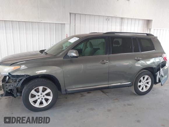 ✅ 2012 Toyota Highlander • VIN: 5TDZK3EH3CS088254 • Lot: 42295847. Wystawiony na IAAI z przebiegiem 193 404 mil. Bezpłatny archiwum sprzedaży aukcyjnych z USA i szczegółowy raport historii pojazdu na DreamBid. Zdjęcie 14.
