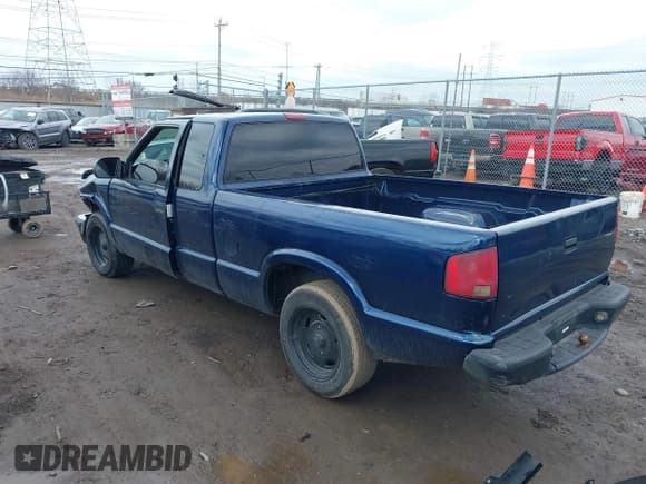 ✅ 2000 Chevrolet S-10 LS • VIN: 1GCCS19WXY8242120 • Лот: 41675109. Опубликован ранее на IAAI с пробегом 196 408 миль. Бесплатный доступ к архиву аукционных продаж из США и подробный отчёт об истории автомобиля на DreamBid. Изображение 3.