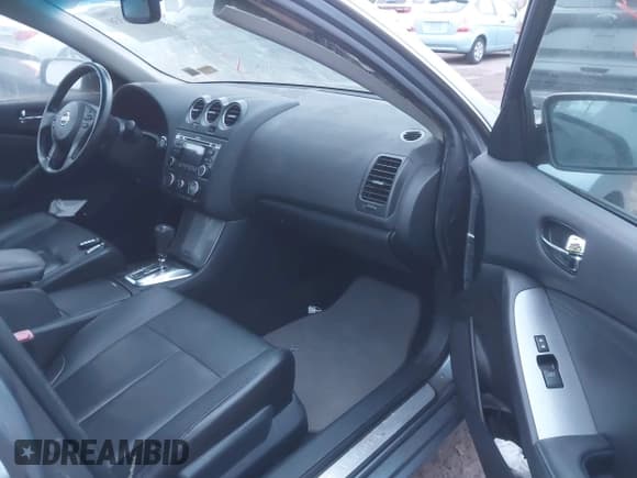 ✅ 2012 Nissan Altima SR • VIN: 1N4BL2AP1CN408799 • Lot: 43766338. Wystawiony na IAAI z przebiegiem 111 589 mil. Bezpłatny archiwum sprzedaży aukcyjnych z USA i szczegółowy raport historii pojazdu na DreamBid. Zdjęcie 5.