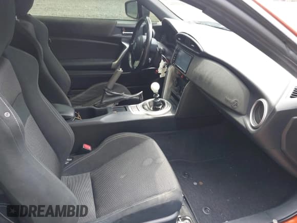 ✅ 2017 Toyota 86 • VIN: JF1ZNAA19H9702398 • Lot: 42482020. Wystawiony na IAAI z przebiegiem 97 060 mil. Bezpłatny archiwum sprzedaży aukcyjnych z USA i szczegółowy raport historii pojazdu na DreamBid. Zdjęcie 5.