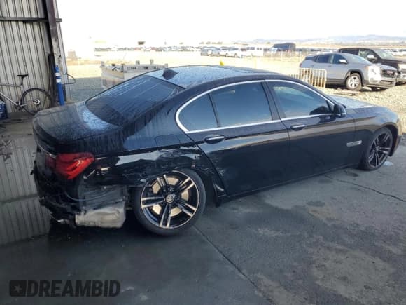 ✅ 2013 BMW 7 Series 750i • VIN: WBAYA8C53DD227538 • Lot: 81894315. Listed on Copart with 117,991 mi. Free auction sales archive from the USA and detailed vehicle history report at DreamBid. Image 3.