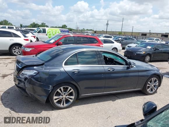 ✅ 2016 Mercedes-Benz C 300 • VIN: 55SWF4JB6GU143044 • Lot: 42502038. Wystawiony na IAAI z przebiegiem 140 238 mil. Bezpłatny archiwum sprzedaży aukcyjnych z USA i szczegółowy raport historii pojazdu na DreamBid. Zdjęcie 13.