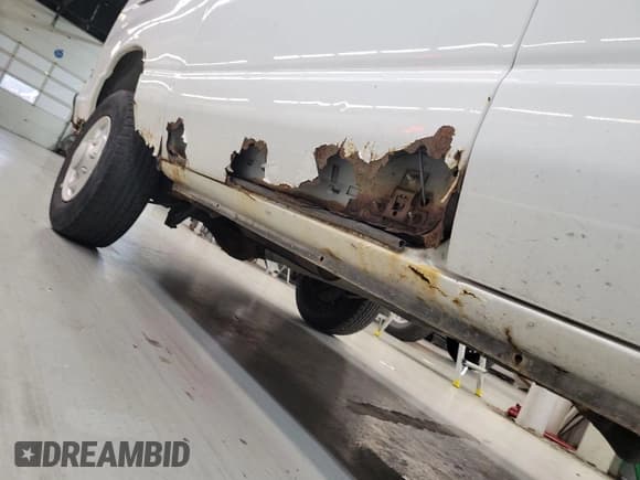 ✅ 2008 Ford Econoline Cargo Commercial • VIN: 1FTNE24W88DA51249 • Lot: 43923989. Listed on IAAI with 88,715 mi. Free auction sales archive from the USA and detailed vehicle history report at DreamBid. Image 5.