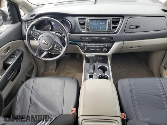 ✅ 2019 Kia Sedona LX • VIN: KNDMB5C10K6539327 • Lot: 81811685. Wystawiony na Copart z przebiegiem 140 714 mil. Bezpłatny archiwum sprzedaży aukcyjnych z USA i szczegółowy raport historii pojazdu na DreamBid. Zdjęcie 8.