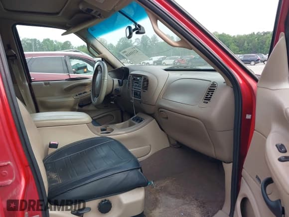 ✅ 2000 Ford Expedition Eddie Bauer • VIN: 1FMRU17LXYLC30748 • Lot: 42101618. Listed on IAAI with 220,464 mi. Free auction sales archive from the USA and detailed vehicle history report at DreamBid. Image 5.