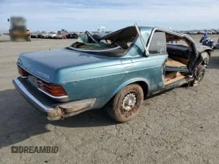 ✅ 1983 Mercedes-Benz 300 • VIN: WDBAB53A0DB002498 • Лот: 47078295. Опубликован ранее на Copart с пробегом 187 631 миль. Бесплатный доступ к архиву аукционных продаж из США и подробный отчёт об истории автомобиля на DreamBid. Изображение 3.