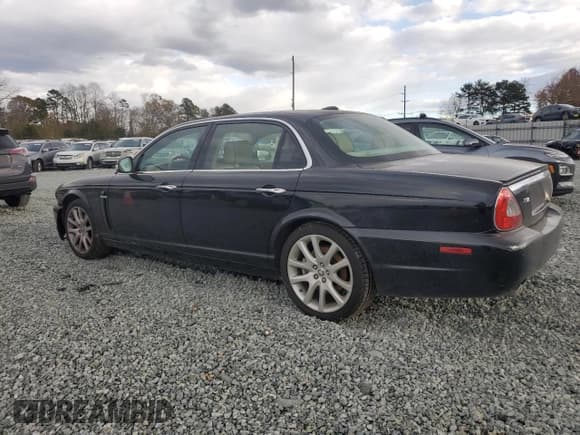 ✅ 2008 Jaguar XJ 8 LWB • VIN: SAJWA79B48SH24833 • Lot: 81923524. Wystawiony na Copart z przebiegiem 141 113 mil. Bezpłatny archiwum sprzedaży aukcyjnych z USA i szczegółowy raport historii pojazdu na DreamBid. Zdjęcie 2.