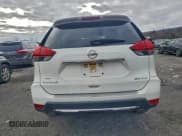 ✅ 2017 Nissan Rogue SL • VIN: JN8AT2MV5HW002613 • Lot: 95401075. Wystawiony na Copart z przebiegiem 104 445 mil. Bezpłatny archiwum sprzedaży aukcyjnych z USA i szczegółowy raport historii pojazdu na DreamBid. Zdjęcie 6.