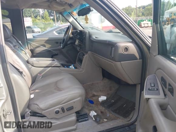 ✅ 2004 Chevrolet Suburban LT • VIN: 3GNFK16Z94G281319 • Lot: 42978931. Listed on IAAI with Not provided. Free auction sales archive from the USA and detailed vehicle history report at DreamBid. Image 5.