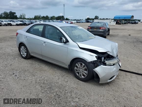 ✅ 2013 Kia Forte EX • VIN: KNAFU4A28D5737975 • Lot: 69840835. Wystawiony na Copart z przebiegiem 174 578 mil. Bezpłatny archiwum sprzedaży aukcyjnych z USA i szczegółowy raport historii pojazdu na DreamBid. Zdjęcie 4.